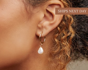 ピアス LESS IS MORE hoop pearl earrings il_fullxfull.5996271039_pkkk.jpg