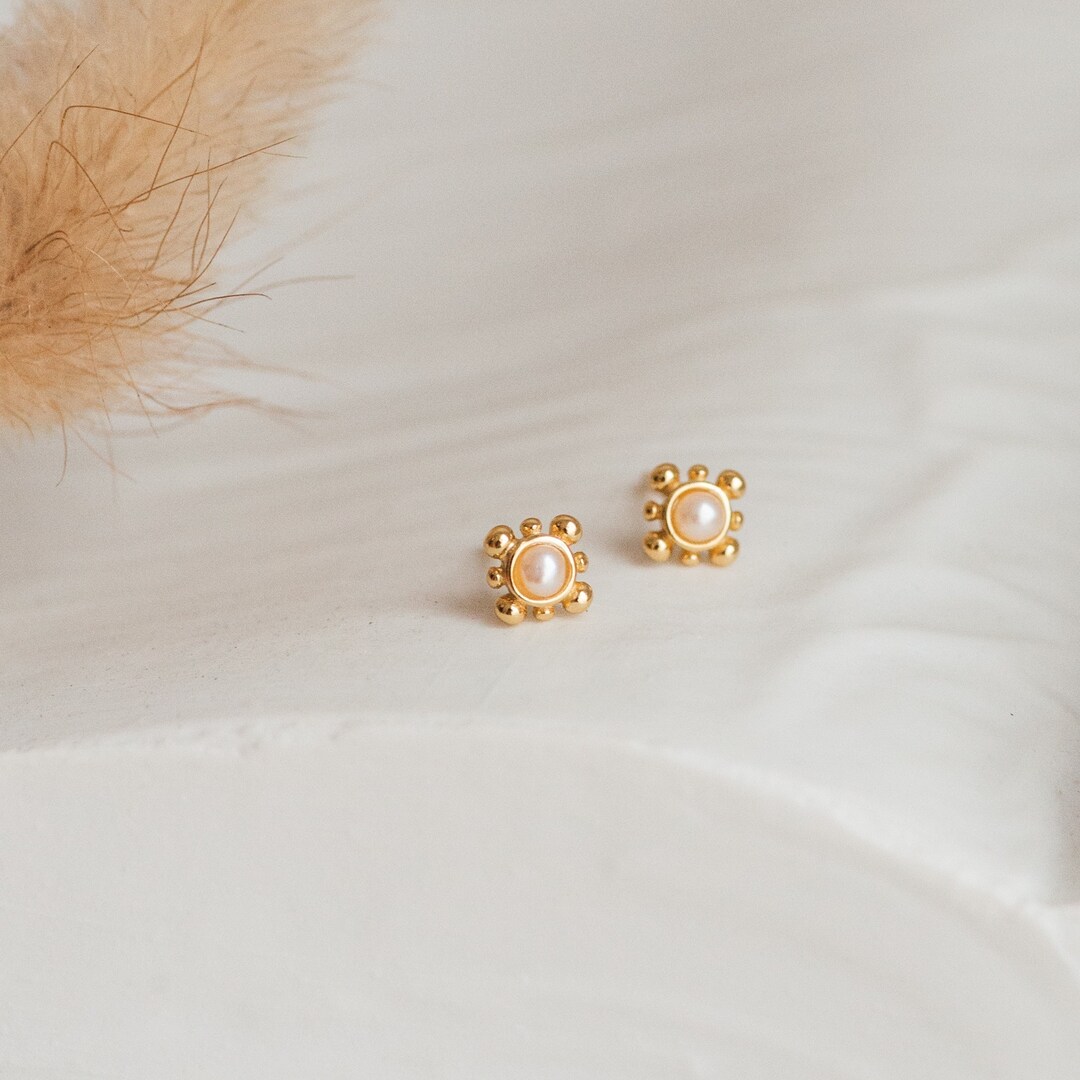Hanging 18K White Gold Diamond & Hanging Pearl Earrings