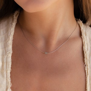Zierliche Jade-Halskette von Caitlyn Minimalist Winzige Jade-Halskette Grüner Edelstein-Schmuck Geschenk für Sie NR150 Bild 5