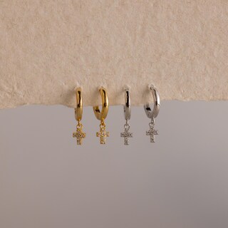 Orecchini A Cerchio Huggie Con Croce E Zirconie Per Donna - Placcati Oro 18K, 15mm, Anallergici, In Confezione Regalo
