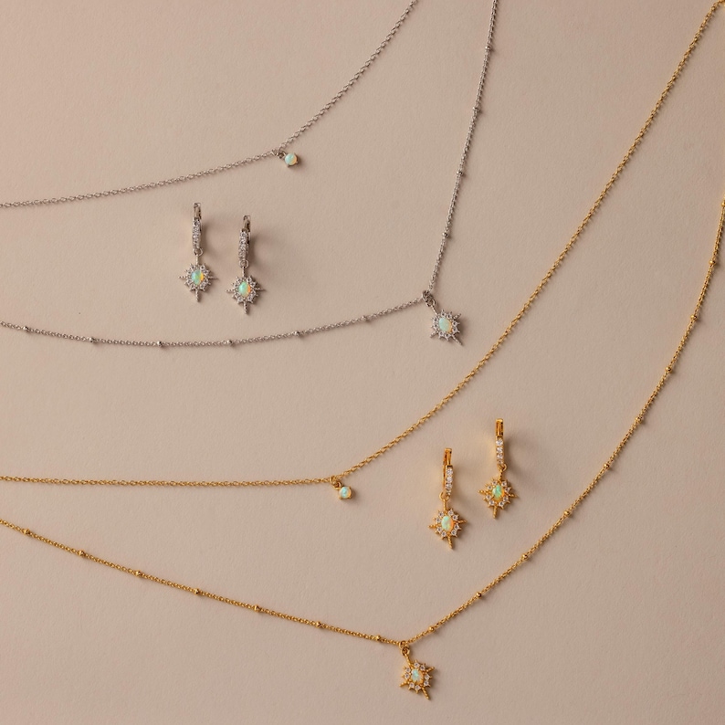 Conjunto de colar e brincos com estrela de opala da Caitlyn Minimalist • Conjunto de colar em camadas com design de estrela • Brincos de argola com opala cravejada • Presente de aniversário • MB021 imagem 9