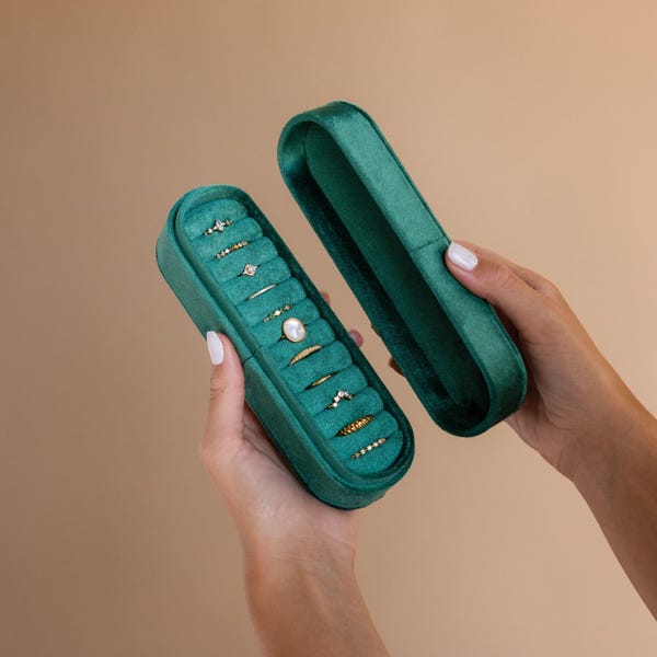 Caixa para anéis de veludo verde com 11 compartimentos, da Caitlyn Minimalist • Porta-anéis fino • Organizador de joias minimalista • Caixa para guardar lembranças • Presente para ela • XR029