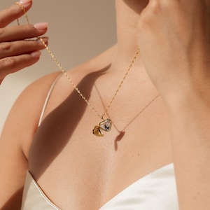 Colliers médaillon Caitlyn Minimaliste Médaillon coeur en or, médaillons en perles, colliers photo Cadeaux pour maman Cadeau d'anniversaire parfait pour elle 3. HEART