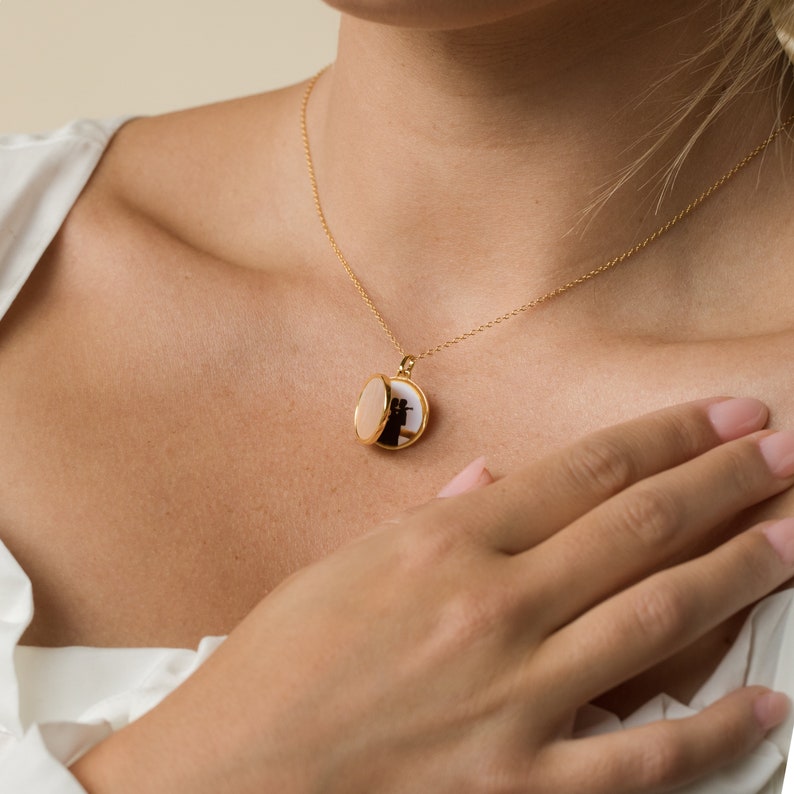 Collier médaillon de perles rondes par Caitlyn minimaliste Collier médaillon photo en nacre pour elle Bijoux souvenir, cadeau pour maman NR111 image 8