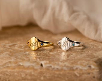 Gepersonaliseerde zegelring met initialen van Caitlyn Minimalist • Zilveren ring met gegraveerde geboortesteen • Opvallend sieraad • Gepersonaliseerd cadeau voor moeder • RM113NIF67