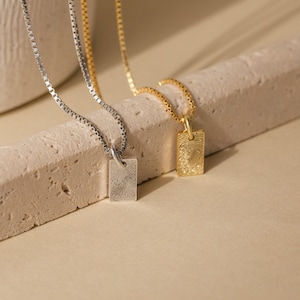 Das perfekte Erinnerungsgeschenk für Mama • Zarte Fingerabdruck-Halskette von Caitlyn Minimalist • Personalisierte Anhänger-Halskette mit Boxkette • NM83cNI
