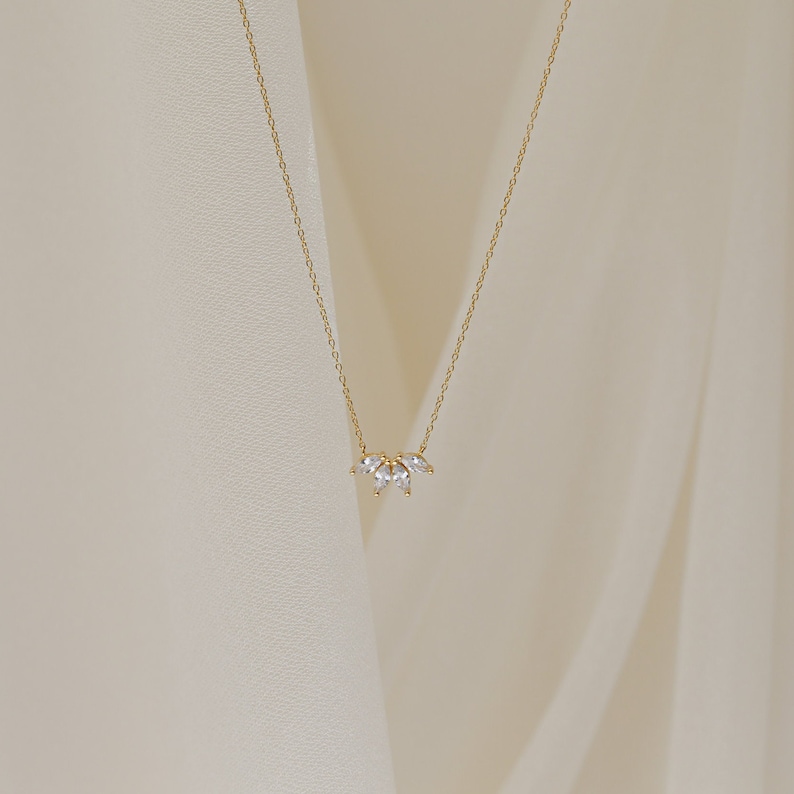 Collier diamant marquise par CaitlynMinimalist Collier diamant pétale de fleur Collier fleur Cadeau de demoiselle d'honneur NR055 image 9
