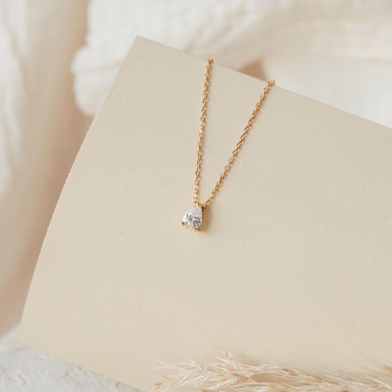 Teardrop Diamant Halskette von Caitlyn Minimalist Birne Diamant Halskette Minimalistischer Schmuck Perfektes Geschenk für Sie NR034 Bild 2