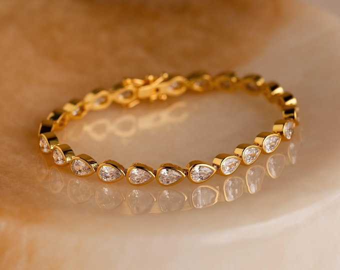 Pear Diamond Tennis Bracelet by Caitlyn Minimalist • Stackable Teardrop Birthstone Bracelet • Diamond Jewelry in Gold • Gift for Mom • BR064