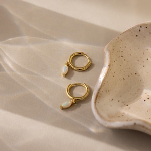 Brincos de Opala Marquise da Caitlyn Minimalist • Brincos de Opala com Pétala Pendente • Joias com Pedras Preciosas • Presente Perfeito para a Mãe • ER677