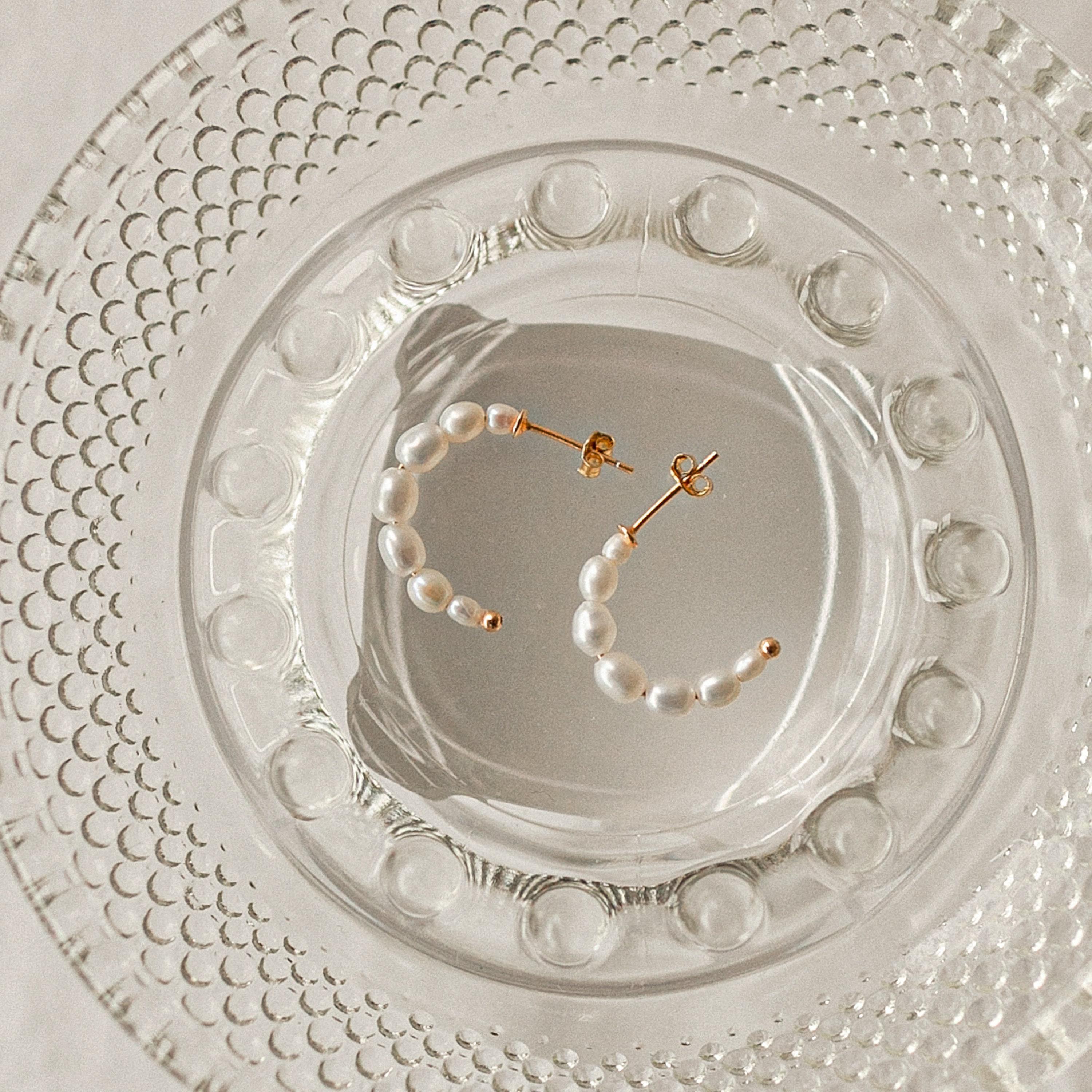Pearl Hoops * Pearl Huggie Hoops * Pearl Earrings * Pearl Jewelry * Gift for Her * Bridesmaid Gifts * Gifts for Mom * ER050
