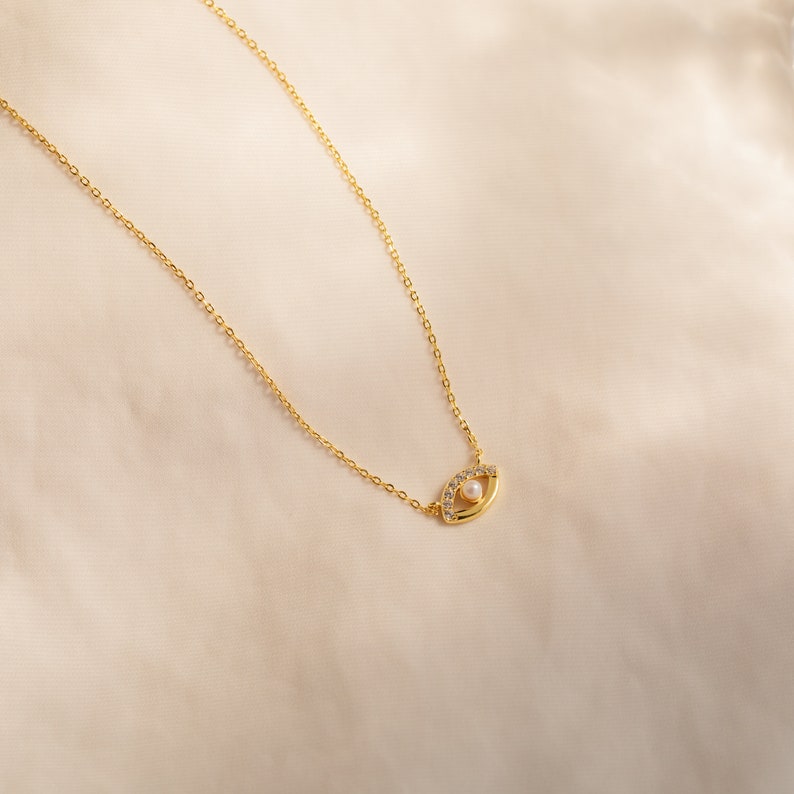 Pave Diamant Evil Eye Charm Halskette Zierliche Kristallhalskette mit Perle von Caitlyn Minimalist Perfektes Geschenk für Sie NR099 Bild 9