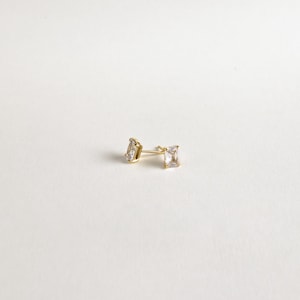 Minimalistische Smaragd-Diamant-Ohrringe • Smaragdgeschliffene Diamant-Ohrringe • Schlichte, perfekte Ohrringe • Hochzeitsohrringe • Geschenk für Sie • ER168 Bild 8