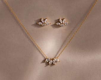 Conjunto de joyas de diamantes marquesa de Caitlyn Minimalist • Conjunto de 2 pendientes y collar de flores de diamantes • Joyería de boda • Regalo de novia • MB019