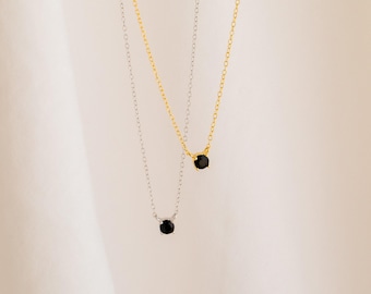 Collana con ciondolo in onice di Caitlyn Minimalist • Collana delicata con pietra portafortuna • Collana a strati in argento • Gioielli minimalisti • Regalo per la sorella • NR048