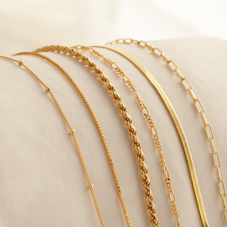 Chaînes de bracelet minimalistes par Caitlyn Minimalist Bracelets argentés et dorés à chevrons, trombone, corde, chaîne box Bijoux délicats de tous les jours image 2