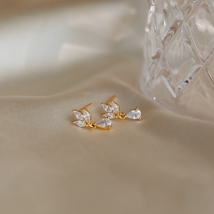Pendientes colgantes de diamantes marquesa de Caitlyn Minimalista Pendientes colgantes delicados Joyería de boda elegante Regalo de dama de honor ER343 imagen 3