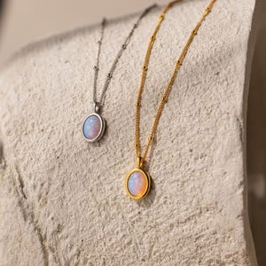 Collar con colgante de ópalo de Caitlyn Minimalist • Collar con dije de piedra preciosa ovalada • Collar con cadena satélite • Joyería de plata • Regalo de novia • NR281