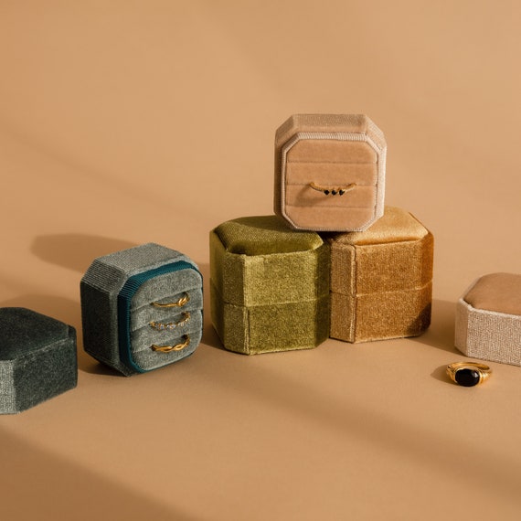 【caitlynminimalist】 スクエアベルベットジュエリーケース★ Square Velvet Jewelry Box by Caitlyn Minimalist • Jewelry