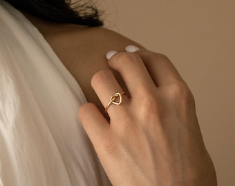 Anillo Nudo Corazón de CaitlynMinimalist • Anillo Infinito Dorado • Anillo Midi Minimalista • Anillo de Promesa Delicado • Regalo Perfecto para Mamá • RR041