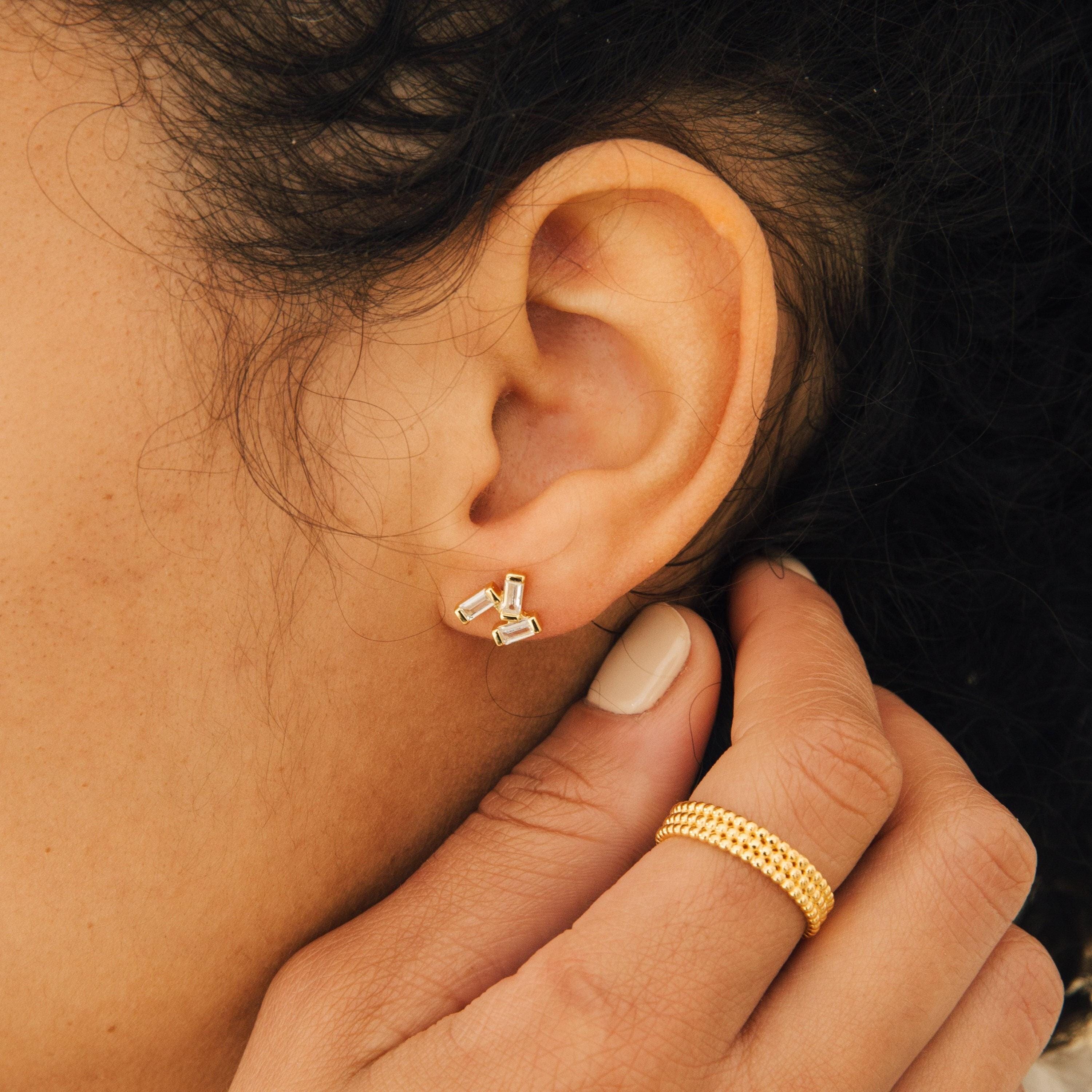 CaitlynMinimalistのGlacier Diamond Studs • 幾何学模様のバゲット