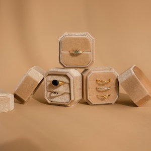 Portagioie quadrato in velluto di Caitlyn Minimalist Scatola per anelli a 1, 2 e 3 slot, perfetta per un anello di fidanzamento Scatola per proposte Regalo per la fidanzata immagine 4