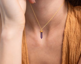 Amethyst-Quarz-Anhänger-Halskette von Caitlyn Minimalist • Lila Kristall-Halskette • Amethyst-Charm-Schmuck • Geschenk für die Schwester • NR191