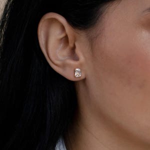 Minimalistische Smaragd-Diamant-Ohrringe • Smaragdgeschliffene Diamant-Ohrringe • Schlichte, perfekte Ohrringe • Hochzeitsohrringe • Geschenk für Sie • ER168 Bild 2