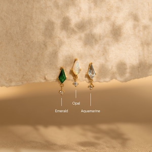 Pendientes colgantes de piedras preciosas con forma de cometa de Caitlyn Minimalist • Pendientes geométricos Art Déco en esmeralda, ópalo y aguamarina • Regalos para ella • ER441