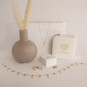 Caja de joyería misteriosa de Caitlyn Minimalist Conjunto de joyería sorpresa con collares, aretes y anillos valor de más de 75 Regalo de cumpleaños XR005 imagen 3