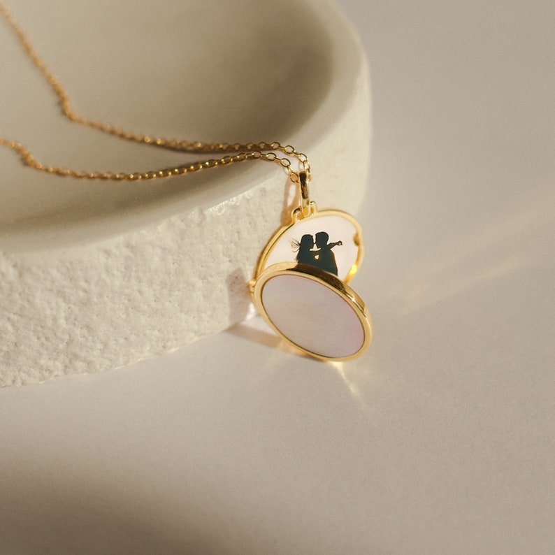 Collier médaillon de perles rondes par Caitlyn minimaliste Collier médaillon photo en nacre pour elle Bijoux souvenir, cadeau pour maman NR111 image 2