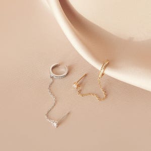 Minimalistiska örhängen med pavefärgad kedja • Diamantörhängen i guld och sterlingsilver • Trendiga örhängen med kedja • ER006