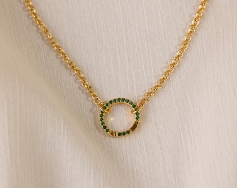 Charm de anillo con piedra natal pavé de CaitlynMinimalist • Soporte de charm dorado con piedra preciosa personalizada • Regalo de cumpleaños personalizado para ella • XR041