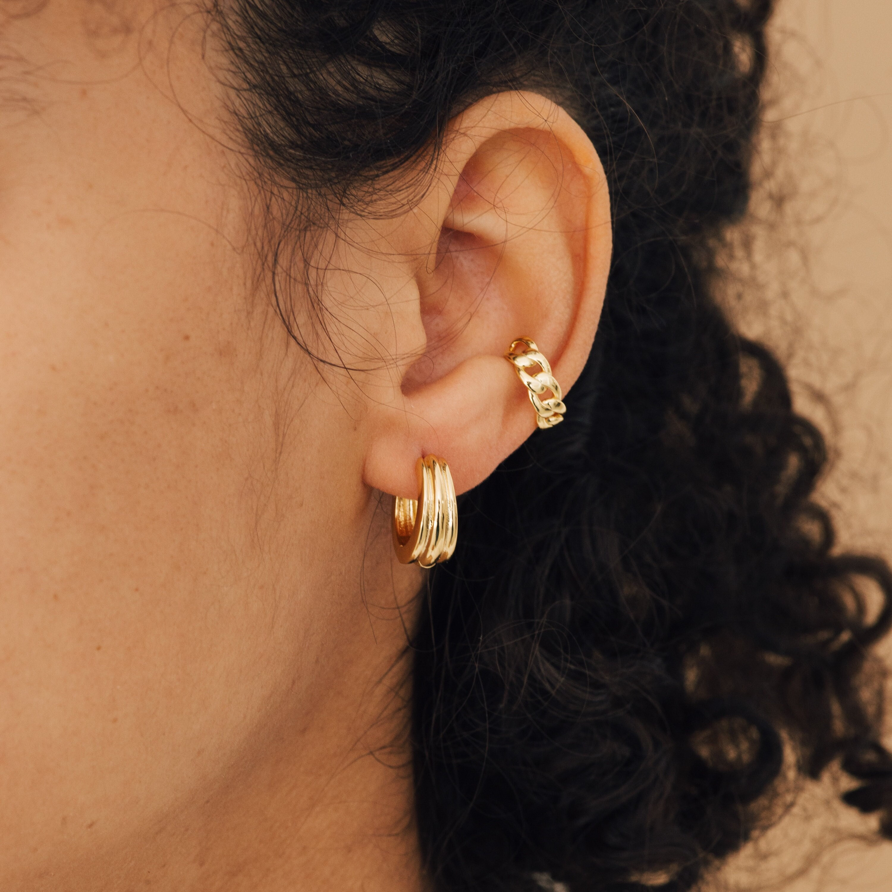 Canal Chunky Hoops by Caitlyn Minimalist • Thick Huggie Earrings • Gold Hoop Earrings • Minimalist Jewelry • Gold Jewelry Essentials • ER196