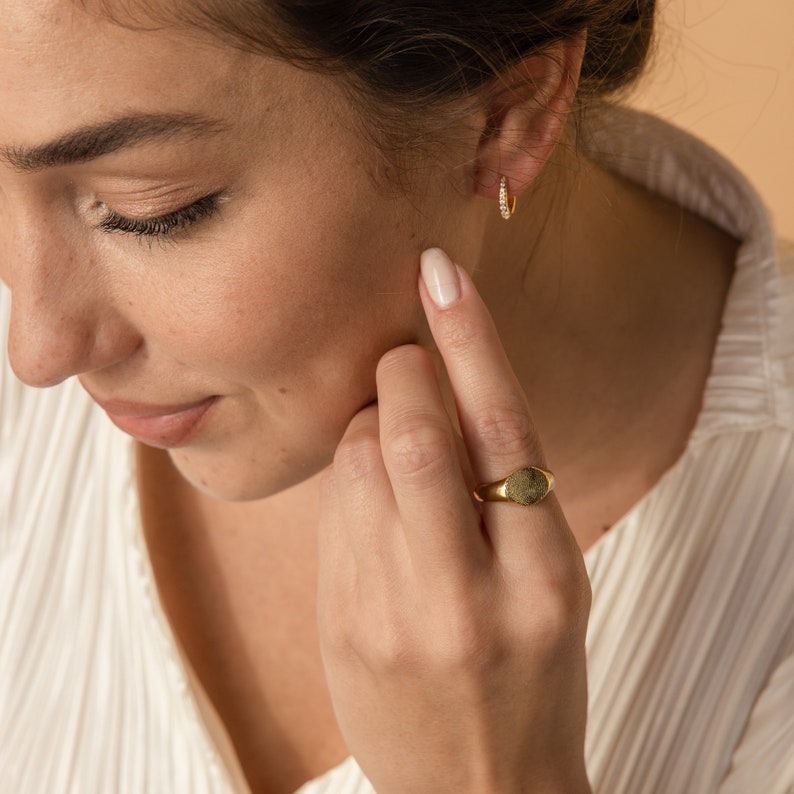 Fingerprint Signet Ring by Caitlyn Minimalist Personalized Engraved Statement Ring Custom Memorial Jewelry Perfect Gift for Mom RM77 18K GOLD