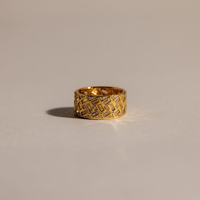 Anello baguette con diamanti a mosaico di Caitlyn Minimalist • Anello impilabile vintage massiccio • Gioielli Art Déco • Regalo di anniversario per la moglie • RR212 immagine 4