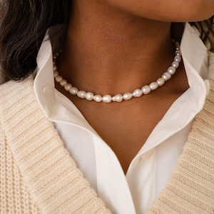 Perlen Choker Halskette von Caitlyn Minimalist • Statement Perlenkette • Minimalistischer Brautjungfern Schmuck • Geschenk für Sie • NR035
