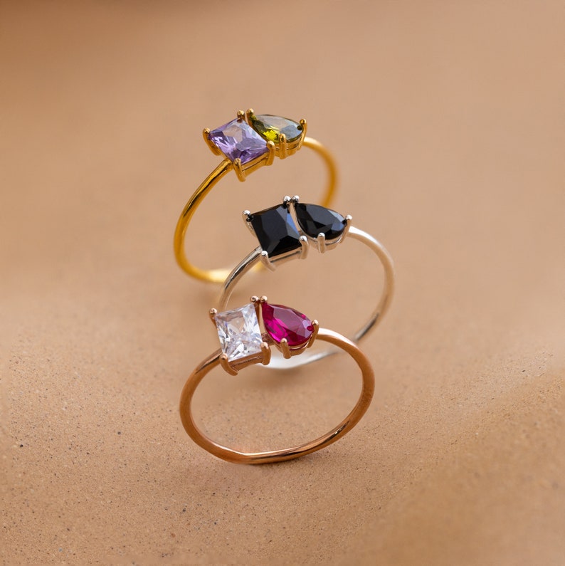 Emerald & Pear Cut Birthstone Ring by Caitlyn Minimalist Custom Toi et Moi Gemstone Ring Vintage Jewelry Perfect Couples Gift RM124 zdjęcie 4