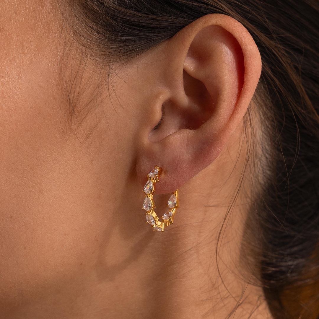 CaitlynMinimalist★インサイド・アウト ダイヤモンド・ピアス Inside Out Pear Diamond Hoops by Caitlyn Minimalist
