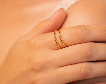 Anillo fino de doble banda de Caitlyn Minimalist • Anillo minimalista ajustable • Joyería delicada para el día a día • Regalo para ella • RR050