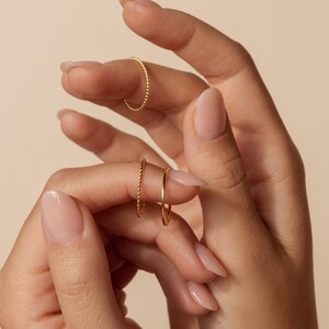 Stapelringenset • Ultradunne stapelringen • Gedraaide ring, delicate ring met kralen, midi-ring • Minimalistische gemengde ringenset • Cadeauset • RR051 afbeelding 9
