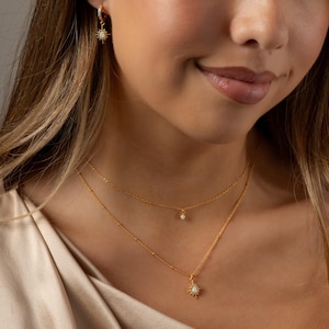 Conjunto de colar e brincos com estrela de opala da Caitlyn Minimalist • Conjunto de colar em camadas com design de estrela • Brincos de argola com opala cravejada • Presente de aniversário • MB021 imagem 2
