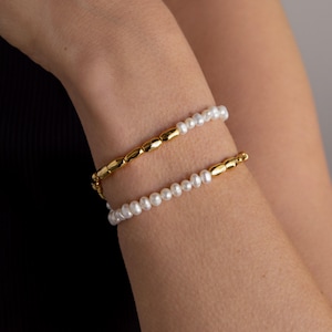 Duo Beaded Pearl Bracelet by CaitlynMinimalist • Chunky Double Pearl Chain Bracelet in Gold • Boho Wedding Jewelry • Bridesmaid Gift • BR083