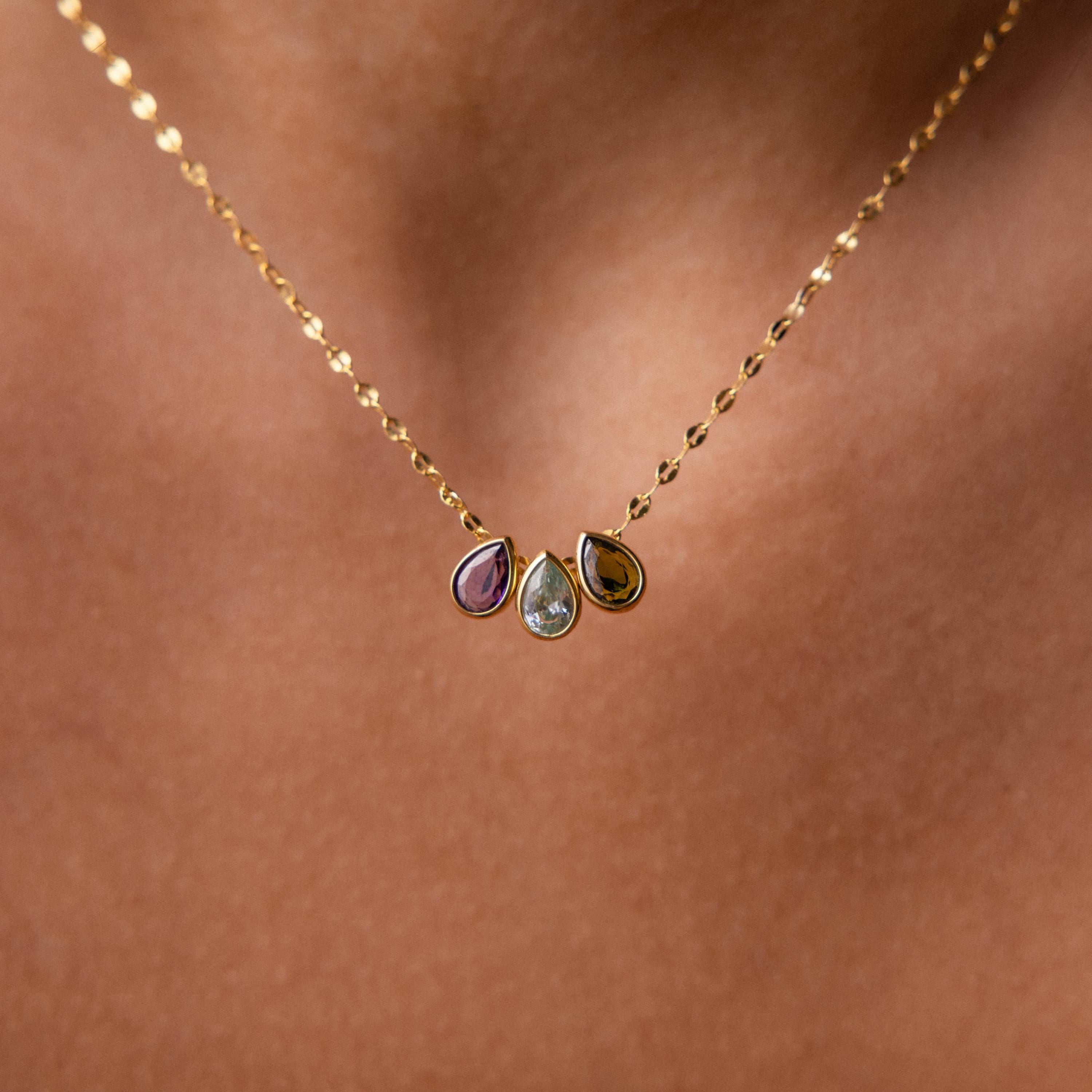 Caitlyn Minimalistのマルチティアドロップ誕生石ネックレス