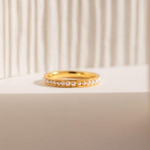 Ring met parelkralen van Caitlyn Minimalist • Minimalistische stapelring • Pareledelsteen bruidssieraden • Jubileumcadeaus voor vrouwen • RR101
