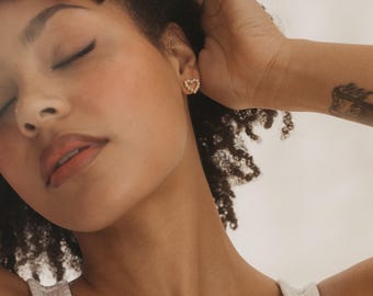 Pearl Heart Earrings by Caitlyn Minimalist • Dainty Gold Studs • Minimalist Pearl Beaded Earrings • Wedding Jewelry • Gift for Her • ER247