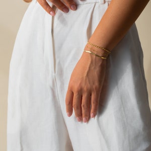 Chaînes de bracelet minimalistes par Caitlyn Minimalist Bracelets argentés et dorés à chevrons, trombone, corde, chaîne box Bijoux délicats de tous les jours image 7