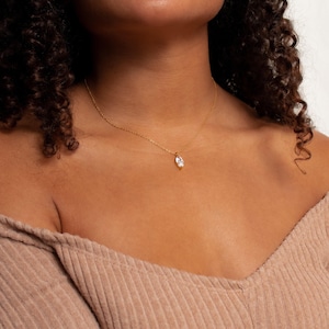 Colar com Pingente de Diamante Marquise da Caitlyn Minimalist • Colar Delicado com Pingente de Diamante Marquise • Colar Minimalista • Presente de Aniversário para Ela • NR067