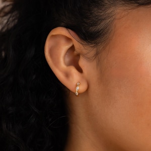 Marquise Inlay Huggies av Caitlyn Minimalist • Diamantörhängen med besättning • Broskörhängen • Unika smycken • Present till henne • ER408