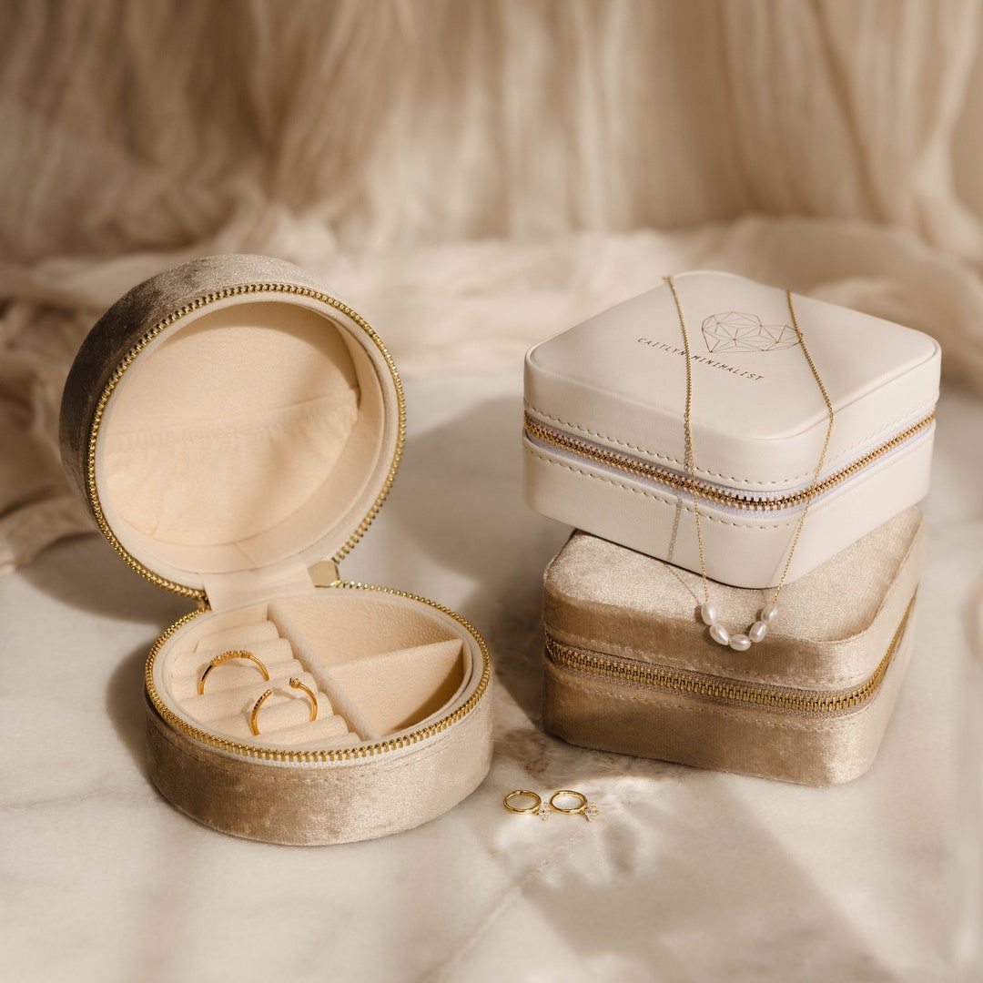 【Caitlyn minimalist】オーバルレザージュエリーボックス★ Mini Travel Velvet Jewelry Ring Box | Caitlyn Minimalist